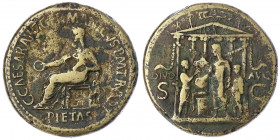 Kaiserzeit
Caligula 37-41
Sesterz 39/40. DIVO AVG SC. Caligula steht vor dem Tempel des Divus Augustus und opfert mit Patera an Altar, dahinter Dien...