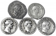 Römer
Kaiserzeit
5 teils bessere Denare: Vitellius (Libertas), Vespasian (Iudae Capta, u.a.), Domitian (Säule Saekularspiele).
schön/sehr schön bis...