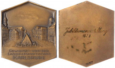 Baden-Karlsruhe, Stadt
Sechseckige Bronzeplakette 1935 von Gertsch, zur Jubiläumsausstellung. 80 X 67 mm.
vorzüglich/Stempelglanz