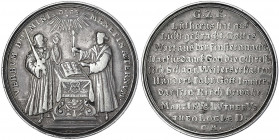 Sachsen-Albertinische Linie
Friedrich August I., 1694-1733
Silbermedaille 1717 (Chronogramm) von Hautsch und Müller. 200 Jf. der Reformation. 44 mm;...
