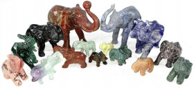Tiermotive
Elefanten
Varia
Große Sammlung von ca. 100 Elefantenfiguren, meist gefertigt aus Mineralien/Halbedelsteinen. Größen ca. 3 bis 20 cm. Bes...