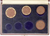 Staaten/- und Ländermünzen
Sachsen
4 Stück: 1, 2, 10 und 20 Mark 1920. In leicht beschädigtem Originaletui.
vorzüglich, selten. Jaeger N55, 56, 58,...