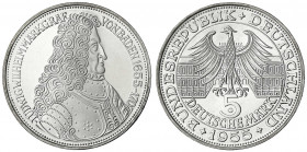 Gedenkmünzen
5 Deutsche Mark, Silber, 1952-1979
Markgraf von Baden 1955 G. Polierte Platte, Prachtexemplar, selten. Jaeger 390.
