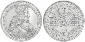 Gedenkmünzen
5 Deutsche Mark, Silber, 1952-1979
Markgraf von Baden 1955 G. fast Stempelglanz aus Polierte Platte, berieben. Jaeger 390.