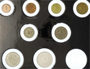 Kursmünzensätze
1 Pfennig - 5 Deutsche Mark, 1964-2001
1967 G. 2 Pf. Kupfer. Alle offen in priv. Folie.
Polierte Platte