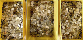 Sammlungen allgemein
Posten von tausenden Münzen aus aller Welt. Von alt bis neu (Kiloware). Dazu 2 kl. ausländische Münzkataloge. Gesamtgewicht 118 ...