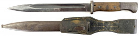 Blankwaffen
Deutschland
Seitengewehr K98, Zweiter Weltkrieg. In nummergleicher Scheide mit Koppelschuh. Länge 41 cm