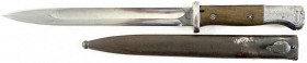 Blankwaffen
Deutschland
Seitengewehr K98, Erster Weltkrieg. Hersteller J.A. Henckels, in (rostiger) Scheide. Länge 41 cm