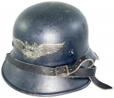 Uniformen und Uniformteile
Drittes Reich: Luftschutzhelm. Vollständiger Ledereinsatz. Emblem entnazifiziert