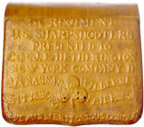 Sonstige militär. Gegenstände
USA: Buchförmige Schachtel. Geschenk des 1st Regiment U.S. Sharpshooters (Infanterieregiment der Union Army im Bürgerkr...