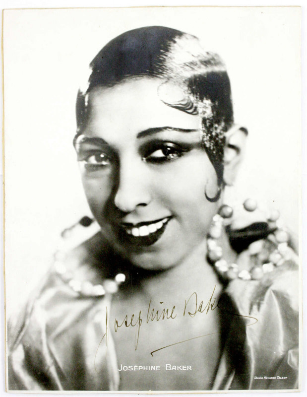 Autographen
Foto des Studio Keyston Talbot, (ca. 1931). Portrait Josephine Bake...