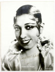 Autographen
Foto des Studio Keyston Talbot, (ca. 1931). Portrait Josephine Baker (berühmte amerikanischeTänzerin, 1906-1975), mit ihrer eigenhändigen...