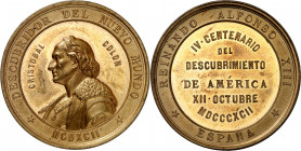 1892. Alfonso XIII. IV Centenario del Descubrimiento. Busto de Colón. Medalla. (V. 860 var metal). Grabador: E. Noney. Bella. Bronce dorado. 31,24 g. ...