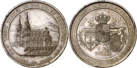 1901. Alfonso XIII. Nuevo templo de la Virgen de Covadonga. Medalla. (Ruiz Trapero 1049) (V. 592). Grabadores: Bobes y E. Ruiz. Golpes en canto. Ex Co...