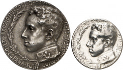 1902. Alfonso XIII. Coronación, por A.G. Bilbao. Conjunto de 2 medallas en módulos distintos. (Ruiz Trapero 1111 y 1112) (V. 866 var metal) . Grabador...