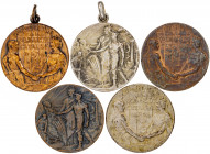 1906. Solidaritat Catalana. Conjunto de 5 medallas con pátinas distintas, dos con anilla, dos en bronce plateado (11,80 g y 11,83 g) y tres en bronce ...