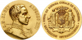 1912. Alfonso XIII. Barcelona. La Exposición Internacional. Medalla. (Cru.Medalles 1107 var metal). Grabador: H. Kautsch. Marca en canto: triángulo - ...