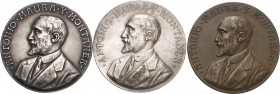 1917. Alfonso XIII. A Antonio Maura y Montaner. Conjunto de 3 medallas, dos en plata. (Cru.Medalles 1150) (RAH 775). Grabador: B. Maura. Plata (23,75 ...