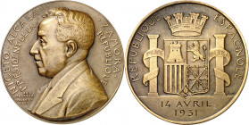 1933. II República. A Niceto Alcalá Zamora. Medalla. Grabador: A. Mouroux. Marca en canto: cornucopia - BRONZE. Acuñación realizada por la Casa de Mon...