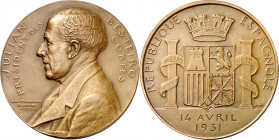 1933. II República. A Julián Besteiro. Medalla. Grabador: A. Mouroux. Marca en canto: cornucopia - BRONZE. Acuñación realizada por la Casa de Moneda d...