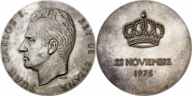 1975. Juan Carlos I. Madrid. Medalla de Proclamación. Grabador: Marín. Marca en canto: PLATA 900 MLS. Editor: Fábrica Nacional de Moneda y Timbre. Rar...