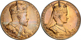 Gran Bretaña. 1902. Coronación de Eduardo VII. Medalla. (Eimer 1871). Grabador: G. W. de Saulles. En estuche oficial de 85x85 mm en rojo de la Royal M...