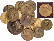 1887-1929. Conjunto de 15 medallas francesas con los principales presidentes de la República (una con estuche original) y 2 de Estados Unidos. Total 1...
