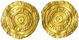 Fatimiden
Al Aziz, 976-997 (AH 365-386)
Dinar AH 367 = 978, Al Mansuriya. 4,00 g.
fast sehr schön, gewellt, etwas beschnitten. Nicol 748.