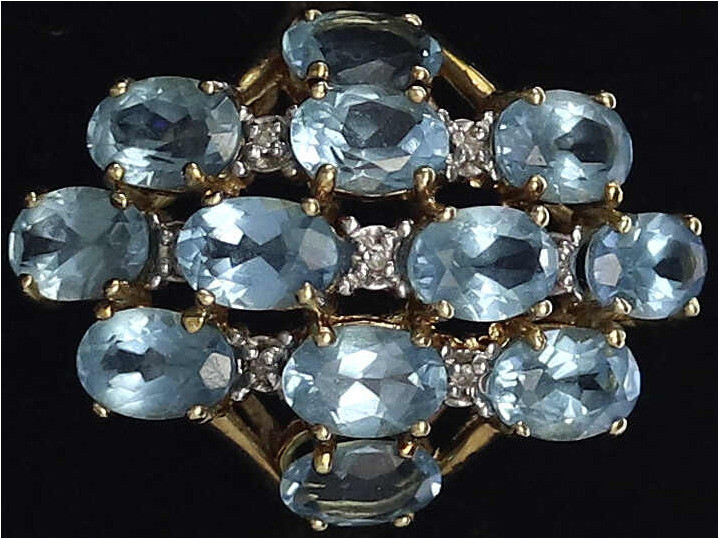 Fingerringe
Damenring Gelbgold 585/1000, besetzt mit 12 Aquamarinen. Ringgröße ...