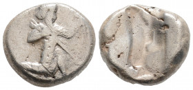 Greek
ACHAEMENID EMPIRE, Sardes, Time of Darios I to Xerxes II (Circa 485-420 BC)
AR Siglos (15.6mm, 5.4g)
Obv: Persian king in kneeling-running stanc...