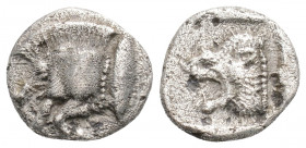 Greek
MYSIA, Kyzikos (Circa 450-400 BC)
AR Diobol (10.7mm, 1g)
Obv: Forepart of a boar running to left; to right, tunny fish swimming upwards.
Rev: Li...