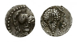 Cilicia, Soloi, c. 350-330 BC. AR Obol (8,58 mm; 0,62 g). Helmeted head of Athena r. R/ ΣOΛEΩN, bunch of grapes, with tendril and leaf, monogram in le...