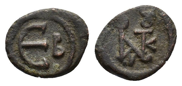 Justin II (565-578). Æ 5 Nummi (15,33 mm, 1,98 g). Constantinople. Monogram. R/ ...