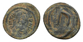 Tiberius II Constantine (578-582). Æ 5 Nummi (18,56 mm, 2,25 g). Constantinople, AD 579-582. dM TIb CO NSTANT PP, Laureate, draped and cuirassed bust ...