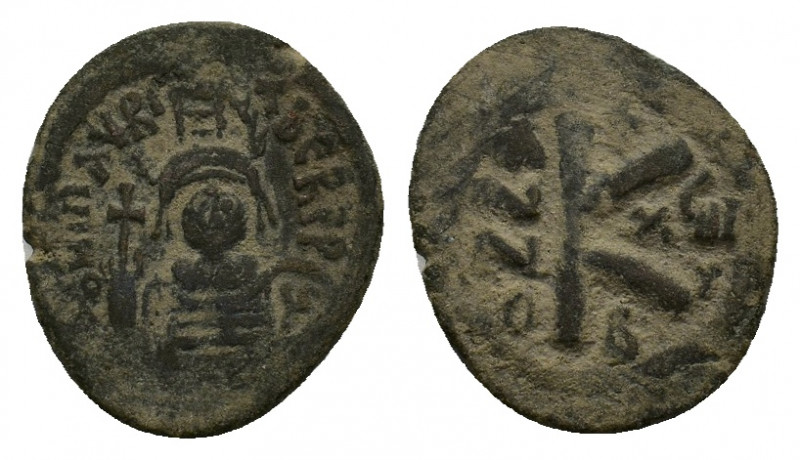 Maurice Tiberius (582-602). Æ 20 Nummi (). Constantinople, AD 589-90. Helmeted, ...