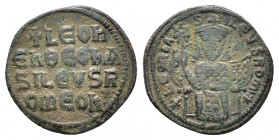 Leo VI (886-912). Æ 40 Nummi (25,81 mm, 6,90 g). Constantinople. Leo enthroned facing, holding labarum; throne has curved arms and ornamented back. R/...
