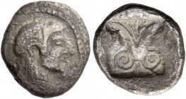 Idalium, Stasikypros, 460-445. Diobol circa 460-445 BC, AR 1.57 g. Head of Aphrodite r. Rev. Lotus flower on two spiral tendrils. Traité II –, cf. 125...