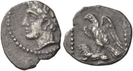 Evagoras II, 361-351. 1/12 siglos circa 361-351 BC, AR 0.62 g. Laureate head of Apollo l. Rev. Eagle standing l., open wings, on lion lying l. Traité ...