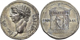 Claudius, 41 – 54. Cistophoric tetradrachm, Ephesus (?) circa 41-54, AR 11.02 g. TI CLAVD – CAES AVG Bare head l. Rev. COM – ASI Distyle temple within...