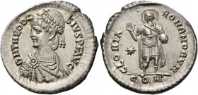 Theodosius II, 402 – 450. Light miliarense, Constantinopolis circa 408-420, AR 4.30 g. D N THEODO – SIVS P F AVG Pearl-diademed, draped and cuirassed ...