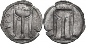 Greek Italy. Bruttium, Kroton. AE Nomos, c. 530-500 BC. Obv. Tripod, legs surmounted by wreaths and terminating in lion's feet, two serpents rising fr...