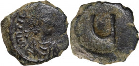 Tiberius II Constantine (578-582). AE Pentanummium. Constantinople mint. Struck 579-582. Obv. Diademed, draped, and cuirassed bust right. Rev. Large Ч...