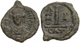 Maurice Tiberius (582-602). AE Decanummium. Catania mint. Dated RY 1 (582/3). Obv. DN TIb mAVRIC PP AC. Crowned and cuirassed facing bust, holding glo...