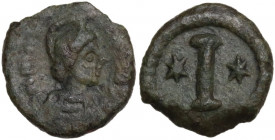 Maurice Tiberius (582-602). AE Decanummium, Ravenna mint. Obv. DN MAVR TIb P AV. Helmeted, draped and cuirassed bust right. Rev. Large I between two s...