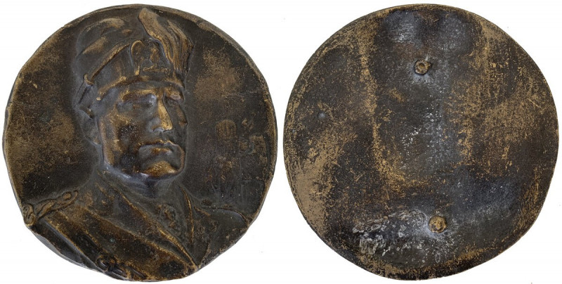 Benito Mussolini (1883-1945). Grade placca con busto del Duce con feluca. AE. 53...