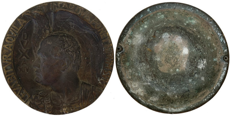 Benito Mussolini (1883-1945). Grade placca A. XIV col profilo del Duce ed Aquila...