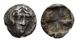 IONIA.Kolophon.(5th century BC).Tetartemorion.

Obv : Laureate head of Apollo right.

Rev : Quadripartite incuse square.
Klein 400 var.

Condition : G...