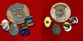 MEDAGLIE. Lotto di 3 distintivi + 1 medaglia votiva e una placchetta uniface. Da catalogare. BB
