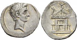 Octavian, 32 – 27. Denarius, Brundisium or Roma circa 29-27 BC, AR 3.76 g. Bare head r. Rev. IMP.CAESAR on architrave of temple with colonnaded base; ...