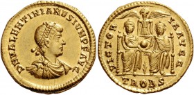 Valentinian II, 375 – 392. Solidus, Treviri 375-378, AV 4.47 g. D N VALENTINIANVS IVN P F AVG Pearl-diademed, draped and cuirassed bust r. Rev. VICTOR...
